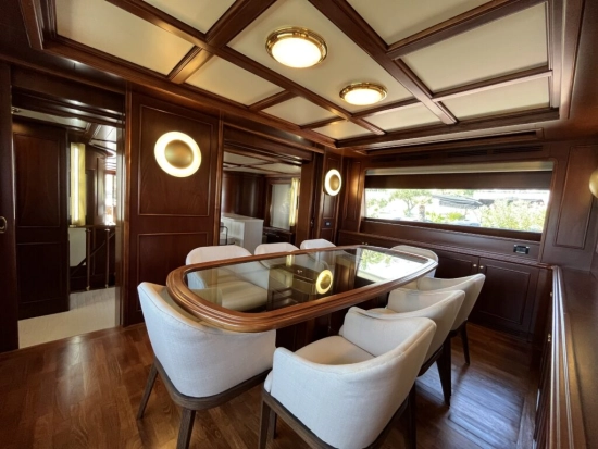 Ferretti Custom Line Navetta 27 usata in vendita