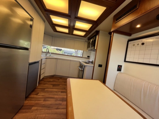 Ferretti Custom Line Navetta 27 usata in vendita