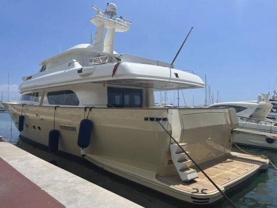 Ferretti Custom Line Navetta 27 usata in vendita