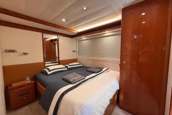 Ferretti 830 usata in vendita