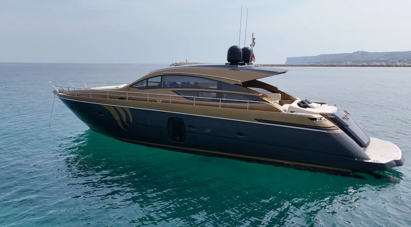 Pershing 64 usado à venda