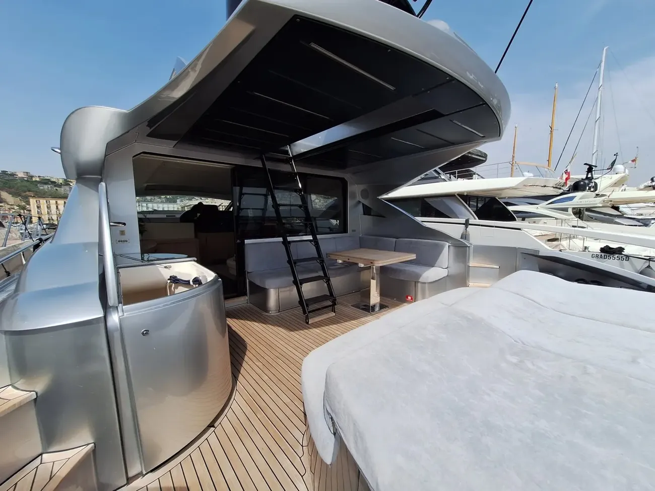 Pershing 74 usado à venda