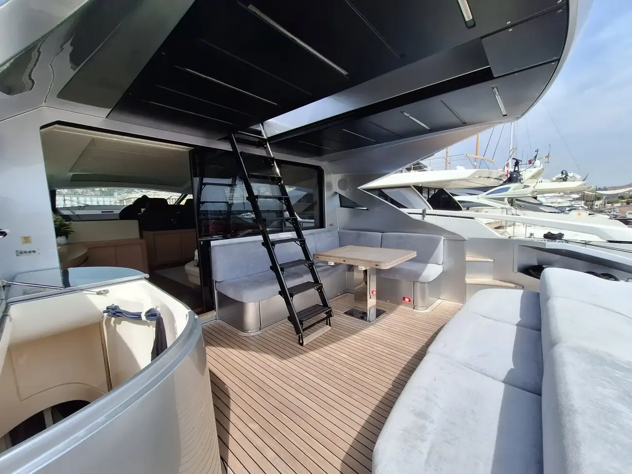Pershing 74 usado à venda