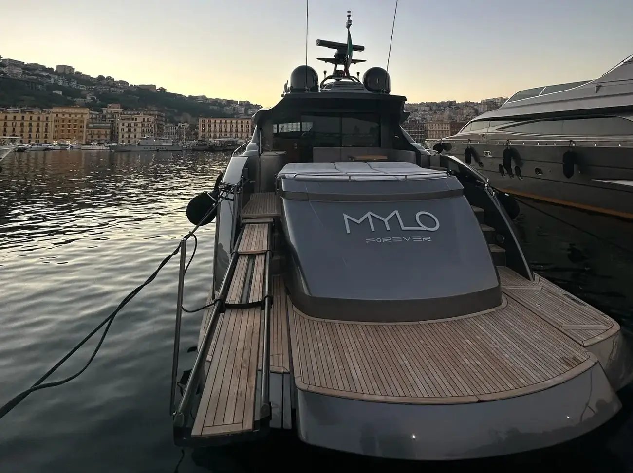 Pershing 74 usado à venda