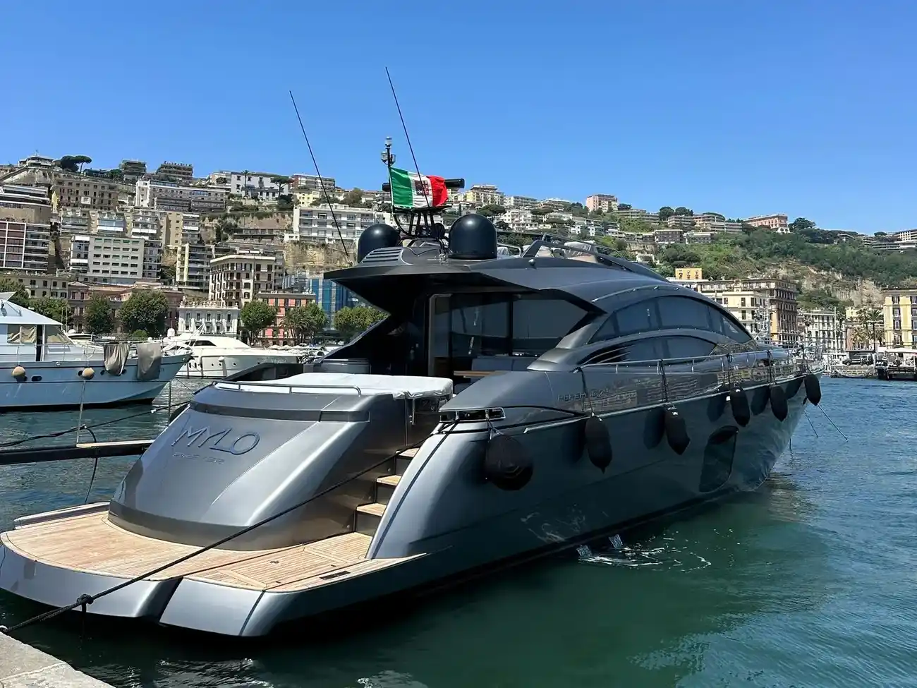 Pershing 74 usado à venda
