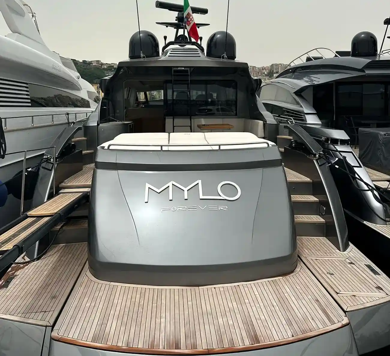 Pershing 74 usado à venda