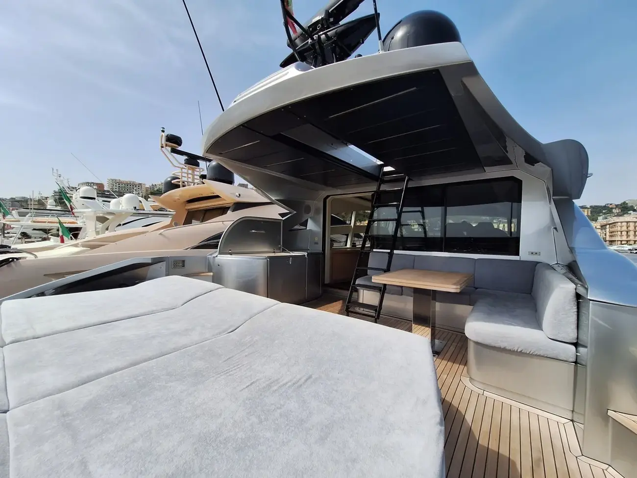 Pershing 74 usado à venda