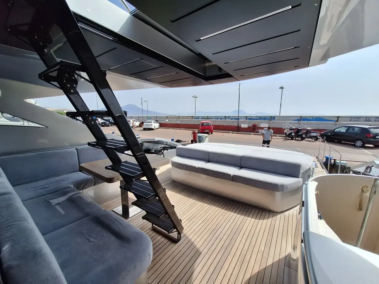 Pershing 74 usado à venda