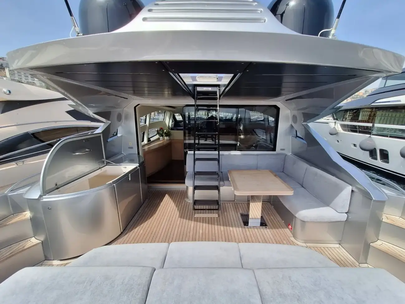 Pershing 74 usado à venda