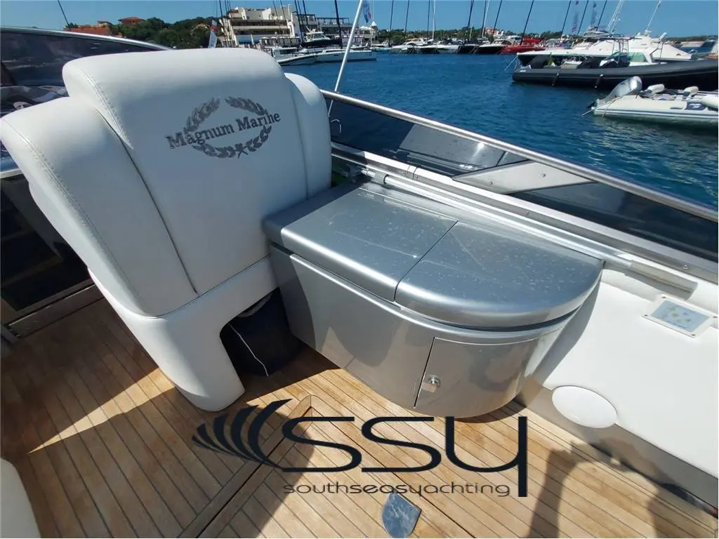 Magnum Marine 44 usata in vendita