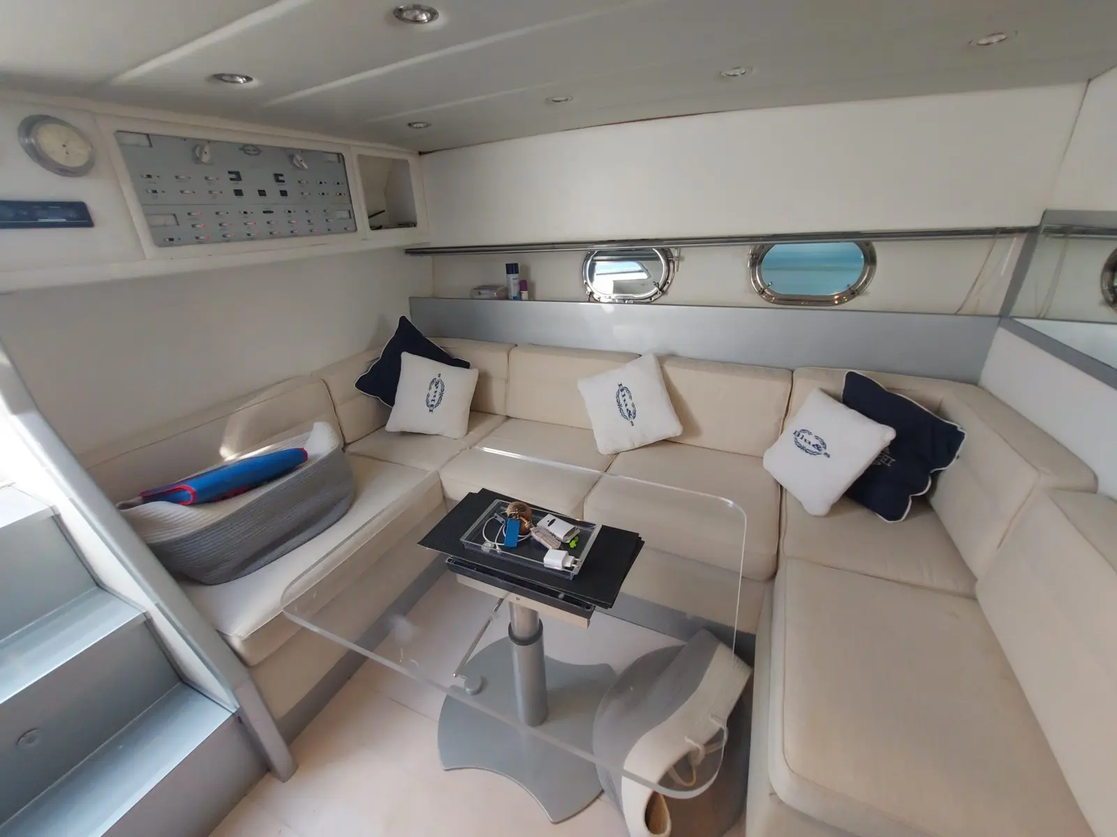 Magnum Marine 44 usata in vendita