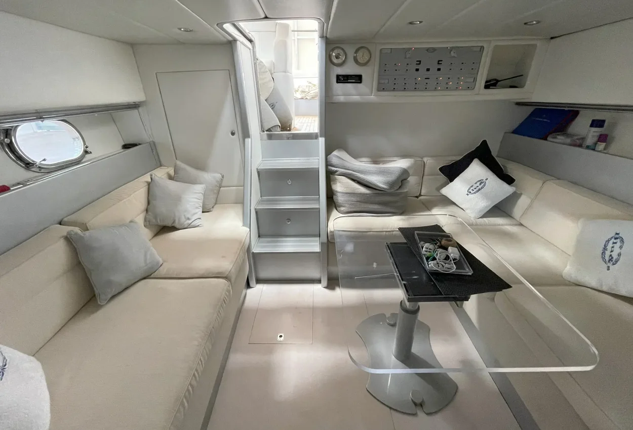 Magnum Marine 44 usata in vendita