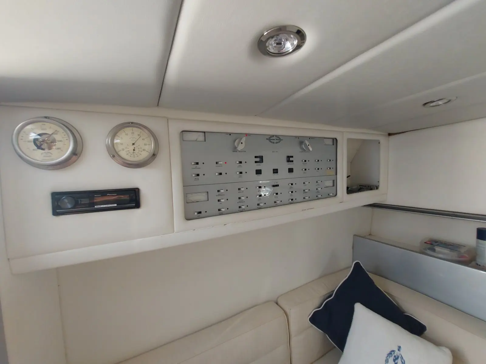 Magnum Marine 44 usata in vendita