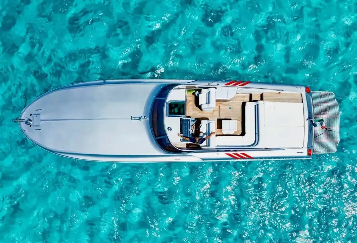 Magnum Marine 44 usata in vendita