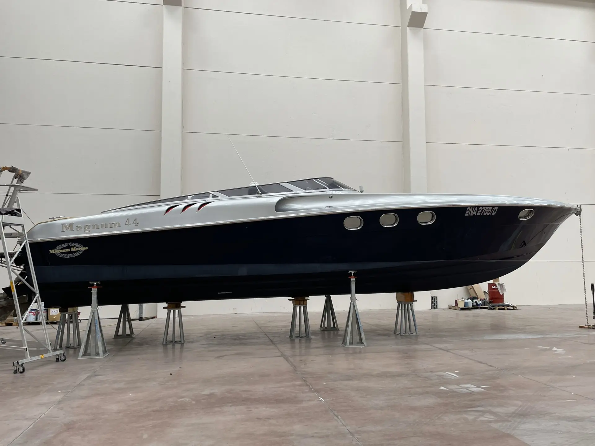 Magnum Marine 44 usata in vendita