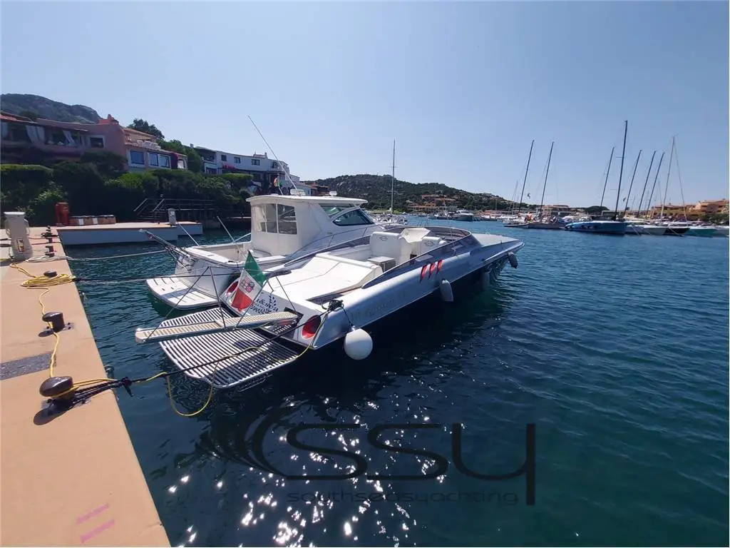 Magnum Marine 44 usata in vendita