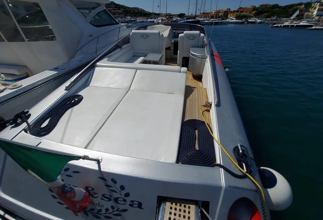 Magnum Marine 44 usata in vendita