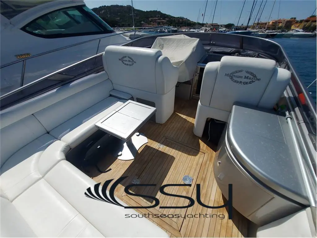 Magnum Marine 44 usata in vendita