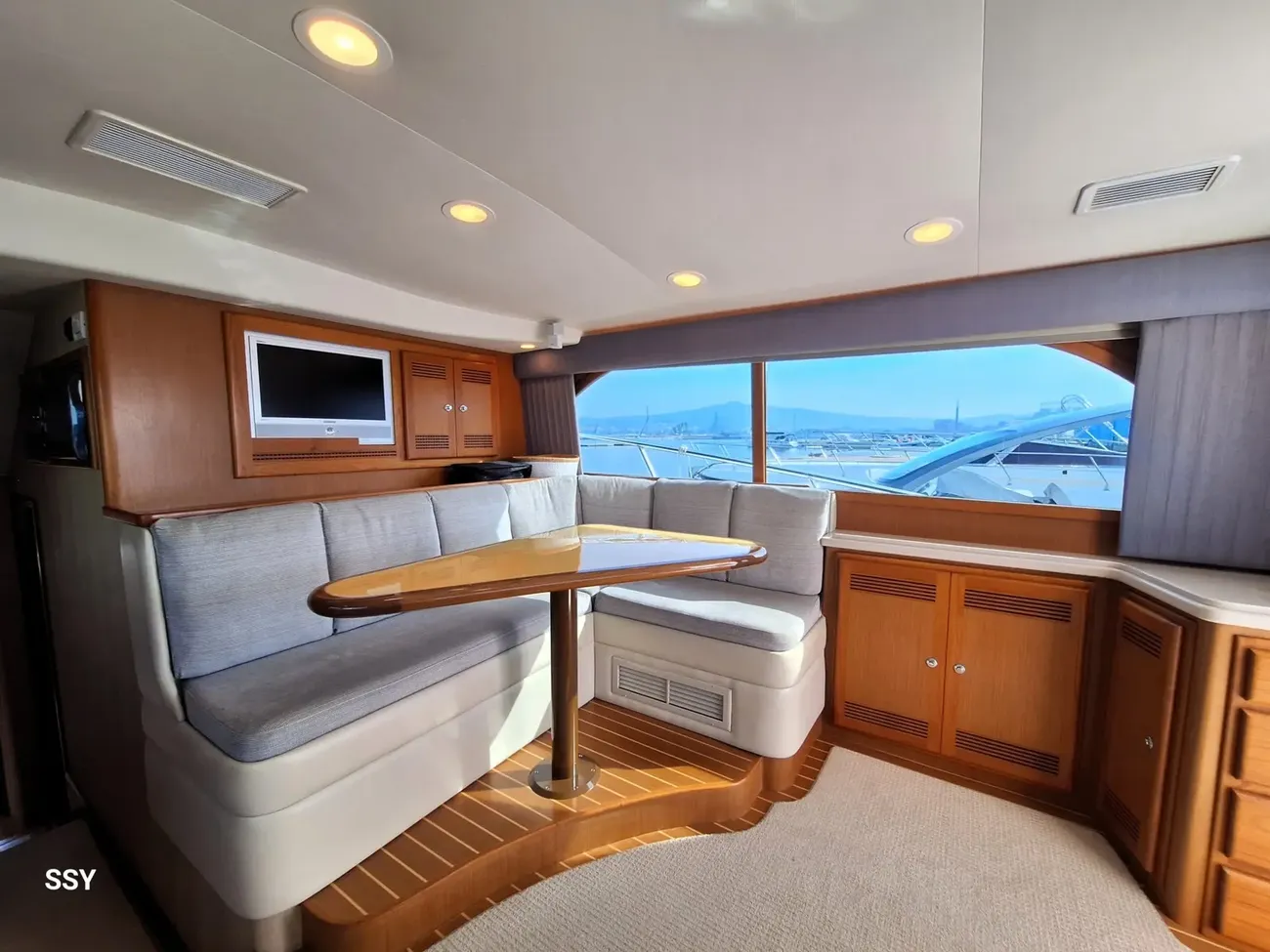 Cabo Yachts 43 usata in vendita