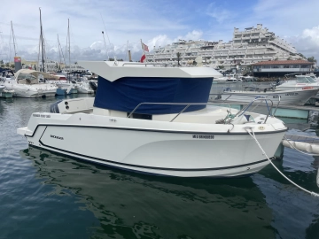 Quicksilver Pilothouse 705 usado à venda