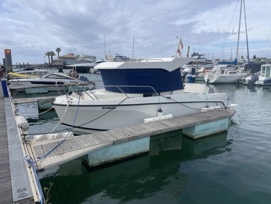 Quicksilver Pilothouse 705 usado à venda