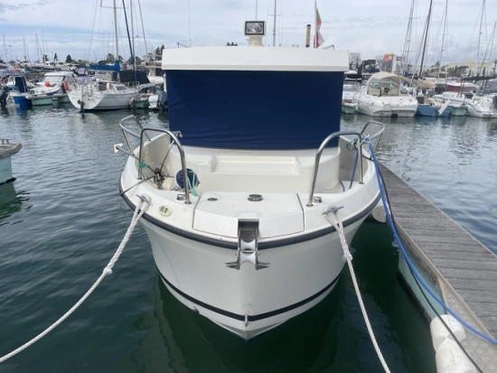 Quicksilver Pilothouse 705 usado à venda