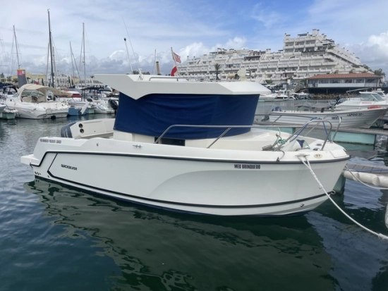 Quicksilver Pilothouse 705 usado à venda