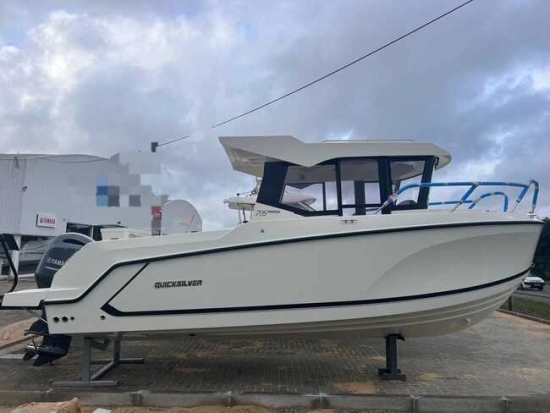 Quicksilver Pilothouse 705 usado à venda