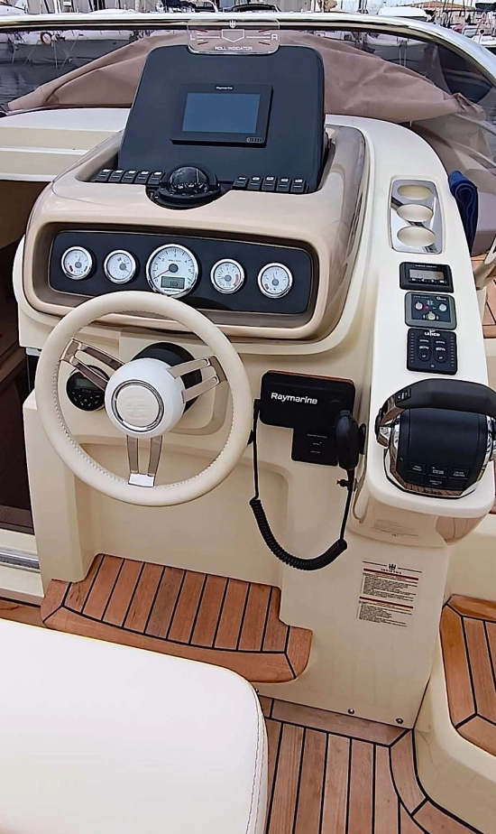 Invictus Yacht GT280 de segunda mano en venta