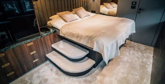 MOON YACHT 60 POWER nuova in vendita