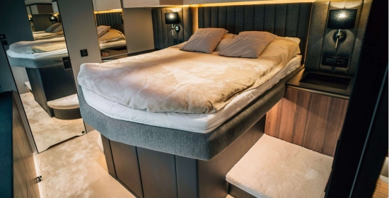 MOON YACHT 60 POWER nuova in vendita