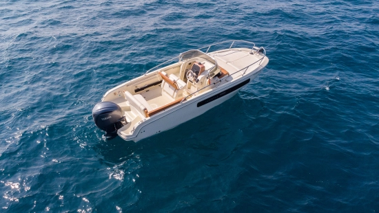 Invictus Yacht CX 240 de segunda mano en venta