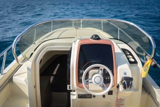 Invictus Yacht CX 240 de segunda mano en venta