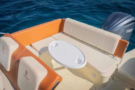 Invictus Yacht CX 240 de segunda mano en venta