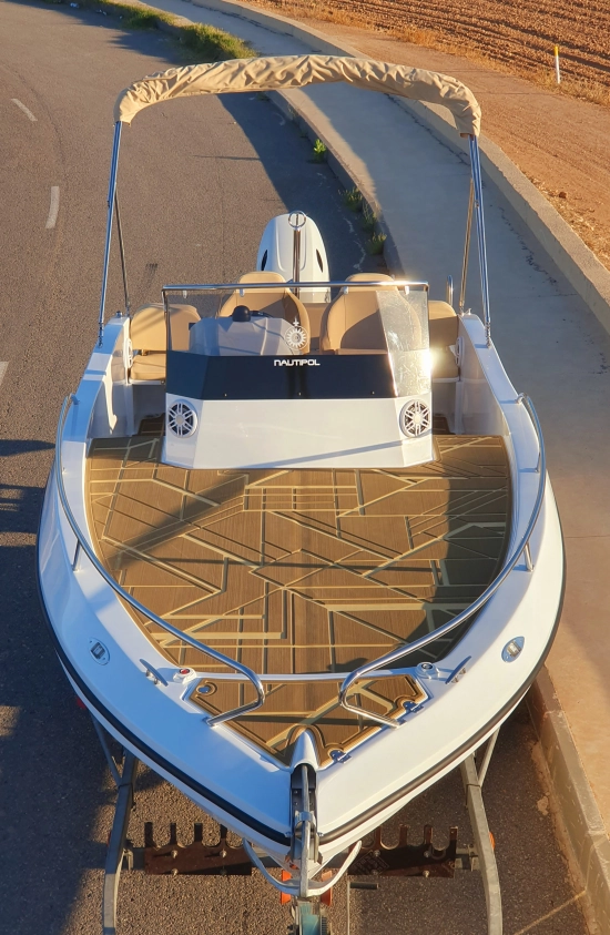 7 MARES 630 Sundeck nuevo en venta