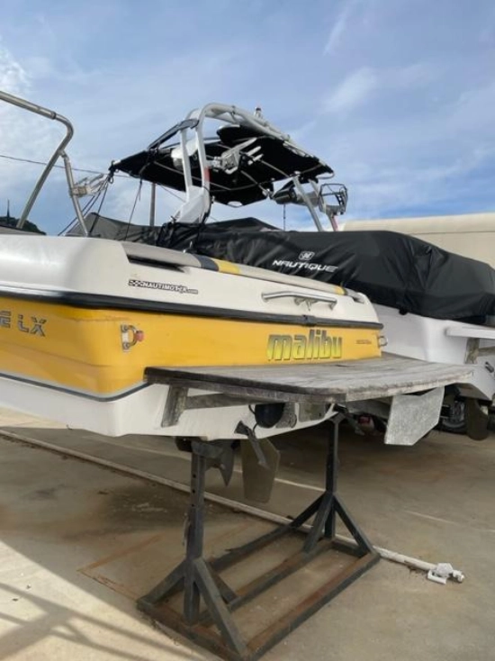 Malibu Boats Response LX usata in vendita