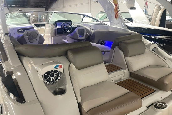 Crownline 270 SS usado à venda