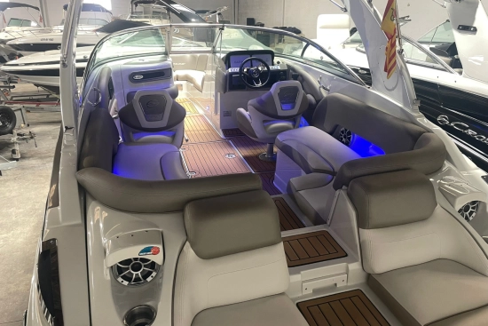 Crownline 270 SS usado à venda