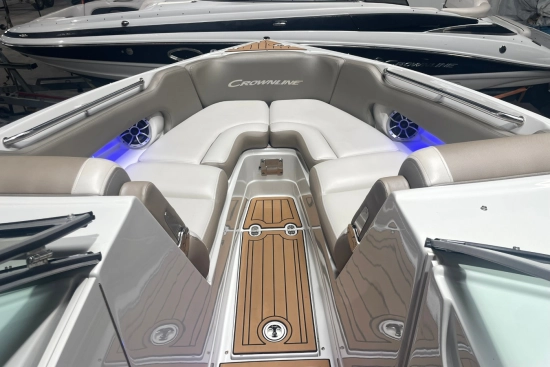 Crownline 270 SS usado à venda