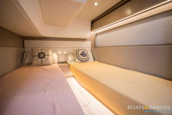 Sealine C390v usado à venda
