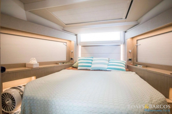 Sealine C390v usado à venda