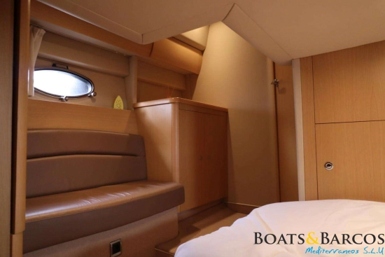 Princess V42 usado à venda