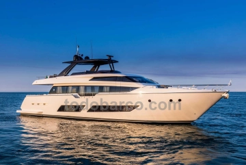 Ferretti 850 HT usata in vendita