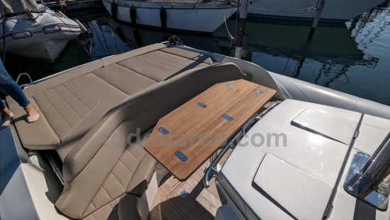 Sacs Marine Strider 11 Sundeck usado à venda