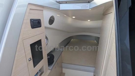 Sacs Marine Strider 11 Sundeck usado à venda