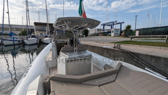 Sacs Marine Strider 11 Sundeck usado à venda