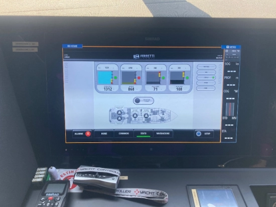 Ferretti 850 HT usata in vendita