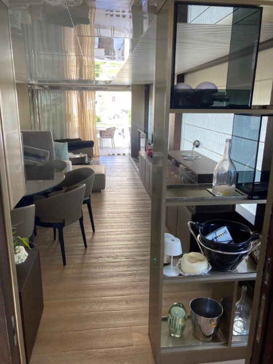 Ferretti 850 HT usata in vendita
