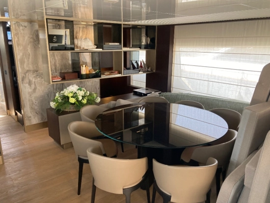 Ferretti 850 HT usata in vendita