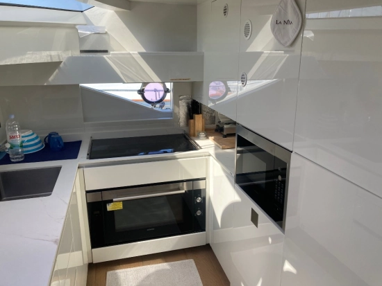 Ferretti 850 HT usata in vendita
